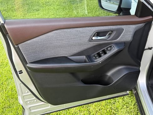 Used 2023 Nissan Rogue SV image 13