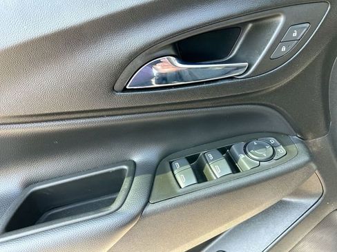Used 2022 Chevrolet Equinox LT FWD image 16