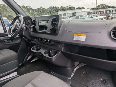 Used 2022 Mercedes-Benz Sprinter 2500 image 17