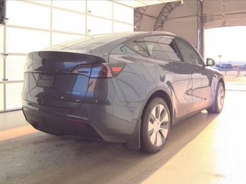 Used 2023 Tesla Model Y Long Range image 3