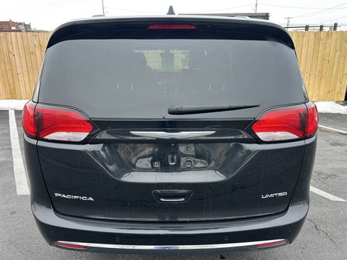 Used 2017 Chrysler Pacifica Limited w/ UConnect Theater Package image 7