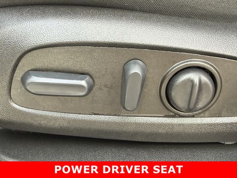 Used 2022 Chevrolet Traverse LT image 17