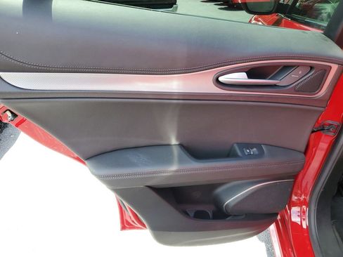 Used 2022 Alfa Romeo Stelvio Veloce image 9