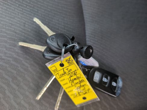 Used 2016 Hyundai Elantra SE image 18