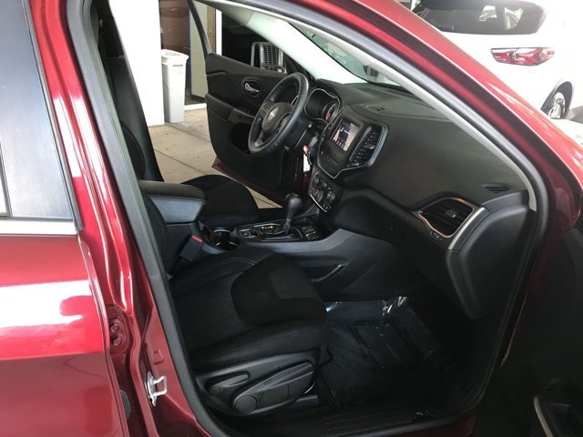Used 2019 Jeep Cherokee Latitude w/ Popular Appearance Group FWD image 16