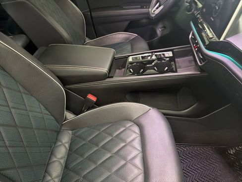 Used 2024 Volkswagen Atlas Cross Sport SEL Premium R-Line image 31