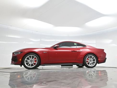 Used 2024 Ford Mustang GT Premium image 7