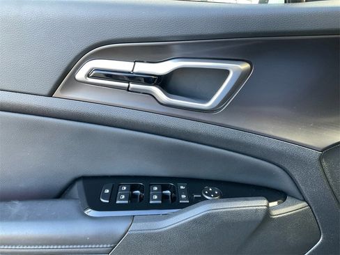 Used 2025 Kia Sportage EX w/ EX Premium Package image 18