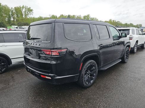 Used 2022 Jeep Wagoneer Series I AWD/4WD image 3