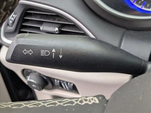 Used 2024 Chrysler Pacifica Touring-L image 21