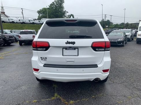 Used 2022 Jeep Grand Cherokee Laredo X AWD/4WD image 7