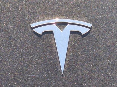 Used 2023 Tesla Model Y Long Range AWD/4WD image 31