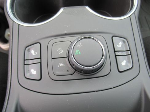 Used 2024 GMC Terrain SLE w/ Driver Convenience Package FWD image 20