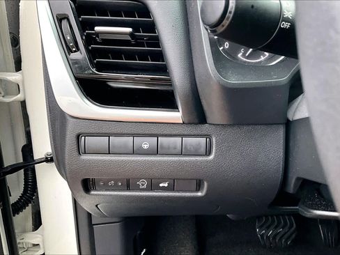 Certified 2023 Nissan Rogue SL w/ SL Premium Package FWD image 32