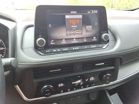 Used 2023 Nissan Rogue SV AWD/4WD image 15