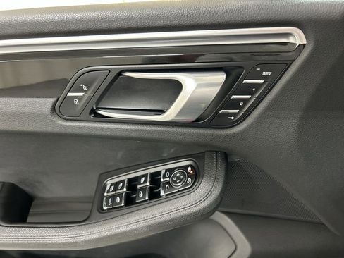Used 2018 Porsche Macan S image 11