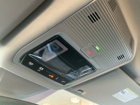 Used 2025 Volkswagen Atlas SE image 25