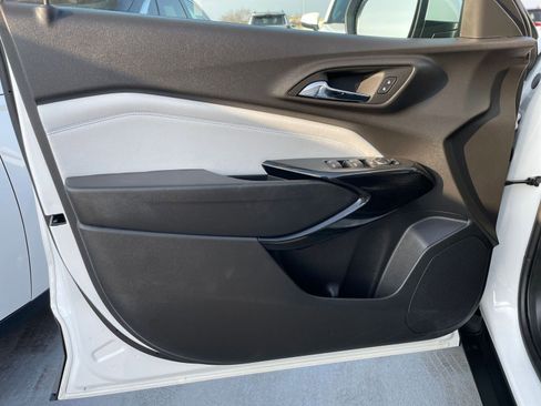 Used 2025 Chevrolet Trax LT w/ LT Convenience Package image 20