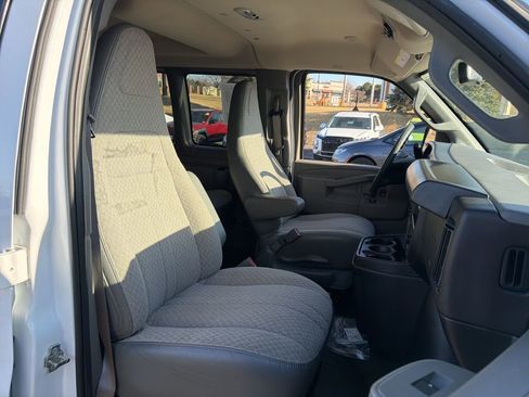Used 2024 Chevrolet Express 3500 LS w/ Chrome Appearance Package RWD image 23