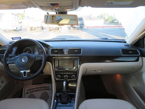 Used 2015 Volkswagen Passat 3.6 SEL Premium FWD image 18