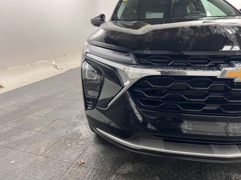 Used 2025 Chevrolet Trax LT w/ LT Convenience Package image 10