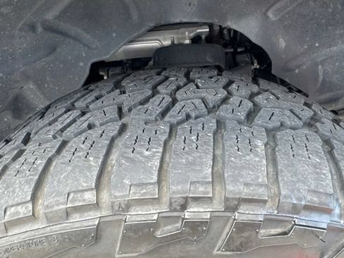Used 2022 RAM 1500 Laramie w/ Sport Appearance Package AWD/4WD image 8