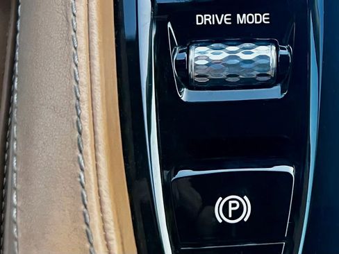 Used 2016 Volvo XC90 T6 Momentum w/ Momentum Plus Package image 32