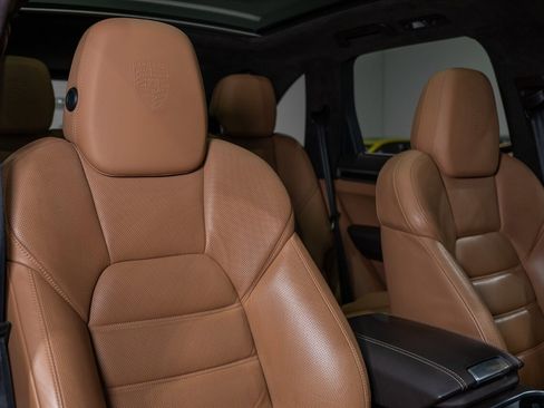 Used 2016 Porsche Cayenne Turbo S w/ Premium Package Plus image 64