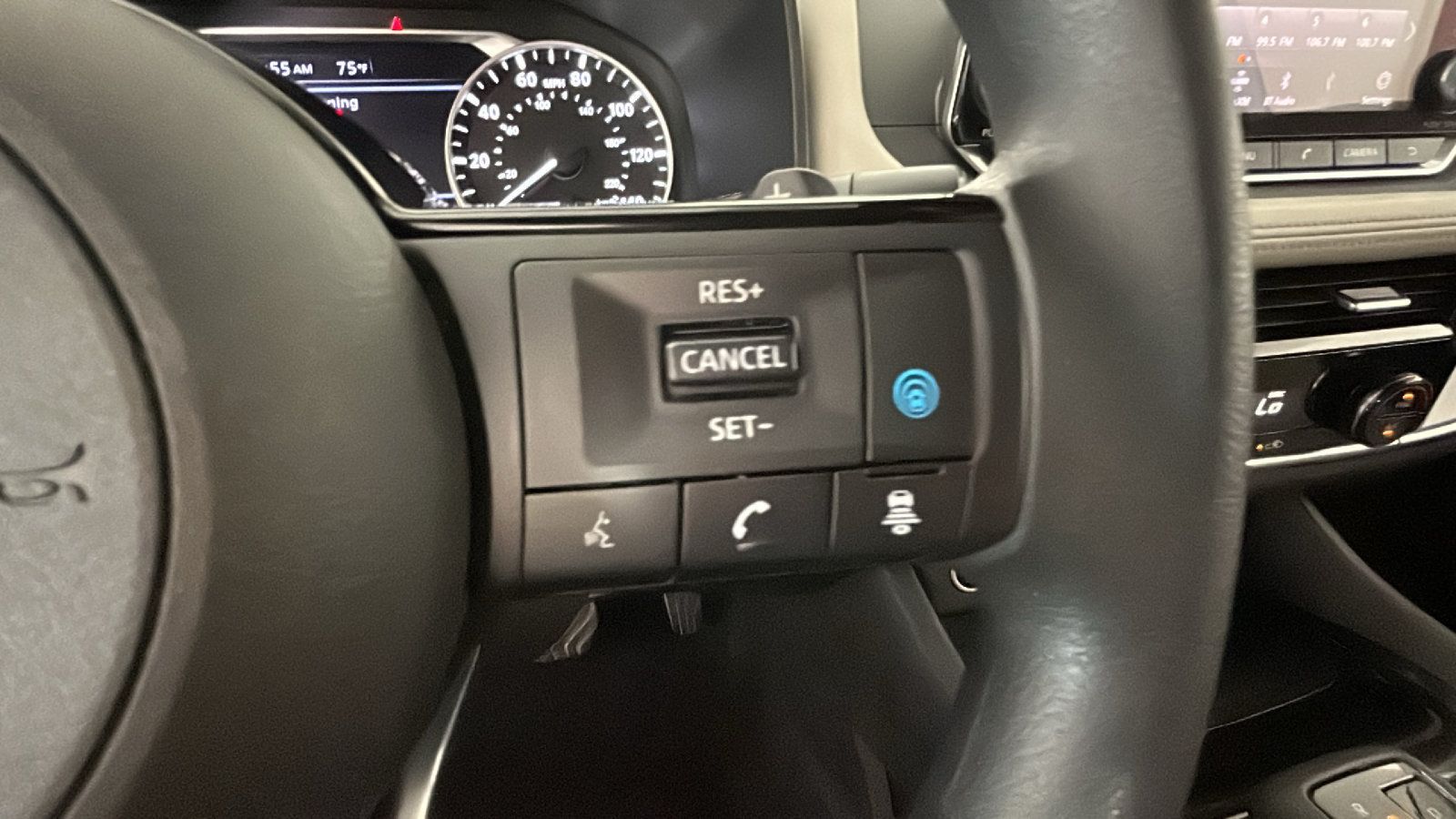Used 2021 Nissan Rogue SV AWD/4WD image 21