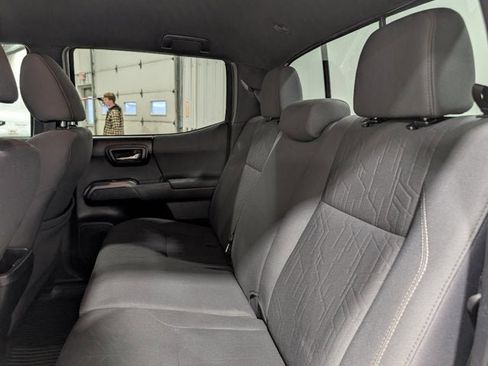 Used 2018 Toyota Tacoma TRD Sport image 18