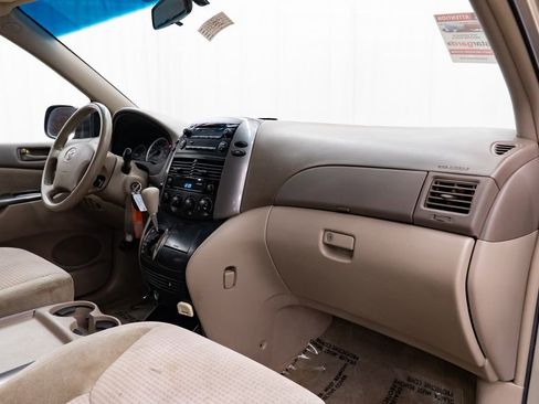 Used 2010 Toyota Sienna CE FWD image 23