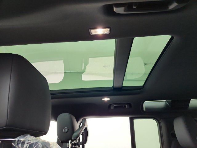 New 2026 Land Rover Defender 110 X-Dynamic SE AWD/4WD image 22