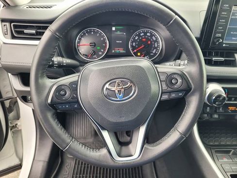 Used 2022 Toyota RAV4 XLE Premium FWD image 19