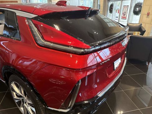 New 2025 Cadillac Lyriq Luxury image 11