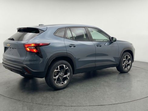 Used 2025 Chevrolet Trax LT FWD image 9