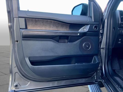 Used 2019 Ford Expedition Limited RWD image 21