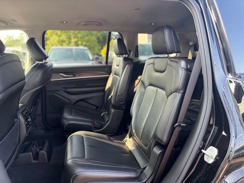 Used 2023 Jeep Grand Cherokee L Limited AWD/4WD image 15