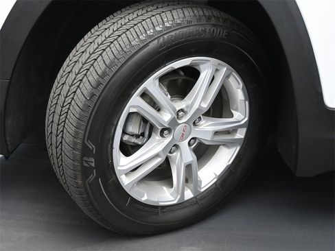 Used 2023 GMC Terrain SLE w/ Driver Convenience Package image 18