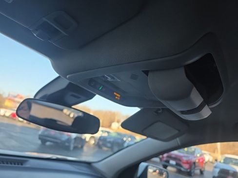 Used 2024 Chevrolet Equinox LT image 28