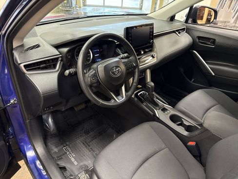Used 2022 Toyota Corolla Cross LE w/ Black Badges Package (TMS) image 7