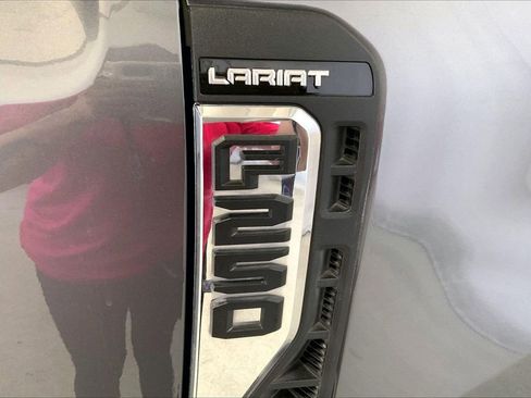 Used 2023 Ford F250 Lariat w/ Chrome Package image 9