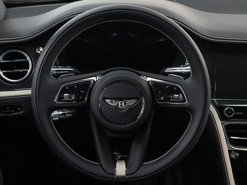 Used 2025 Bentley Flying Spur Plug-In Hybrid AWD/4WD image 31
