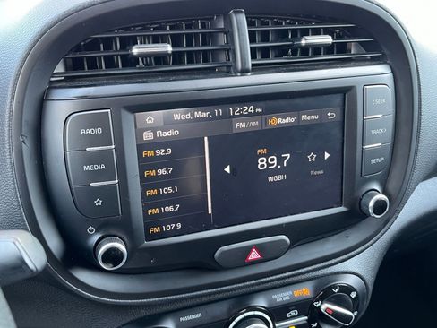 Used 2025 Kia Soul LX w/ LX Technology Package image 18