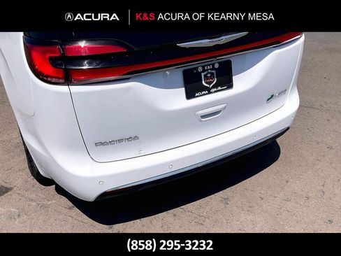 Used 2024 Chrysler Pacifica Limited FWD image 7