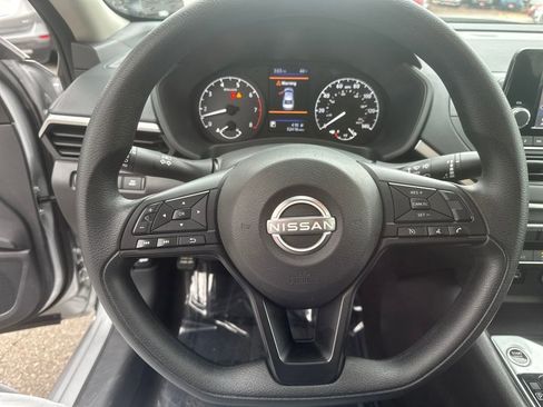 Used 2024 Nissan Altima 2.5 S image 14