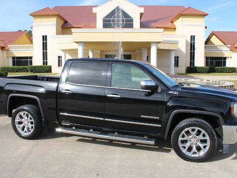 Used 2018 GMC Sierra 1500 SLT w/ SLT Premium Package image 2