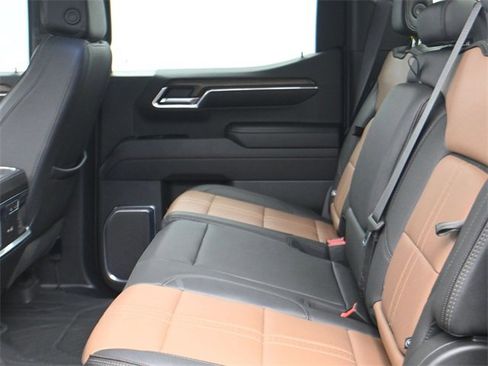 Used 2024 Chevrolet Silverado 1500 High Country image 23