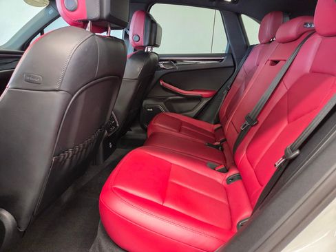 Certified 2022 Porsche Macan AWD/4WD image 11