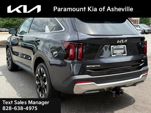 Used 2025 Kia Sorento EX w/ Panoramic Sunroof Package AWD/4WD image 4
