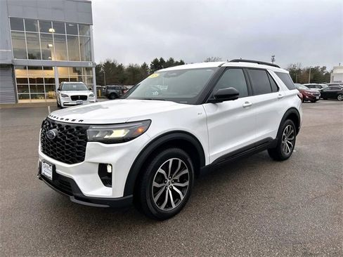 Used 2025 Ford Explorer ST-Line image 7